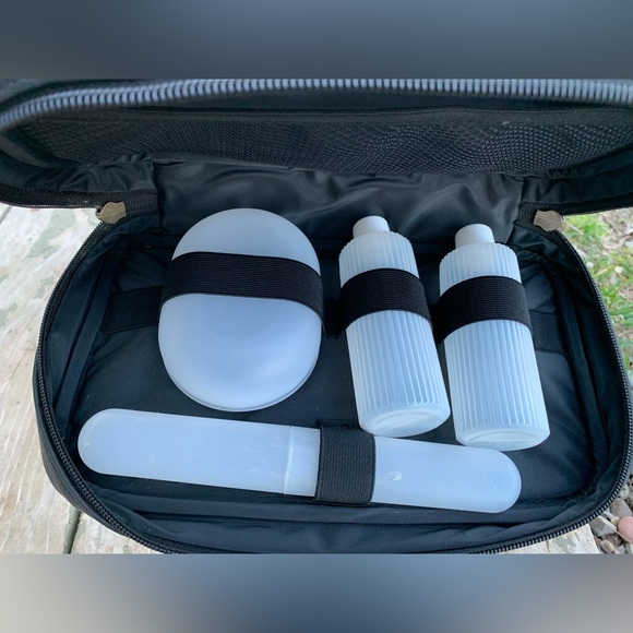 •DOPP(TM) Kit•Black Leather or Really Nice Faux•2-Zip Compartments•Like New! - Picture 3 of 7